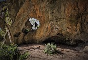 38 Dall'interno della grotta sono fotografato all'apertura